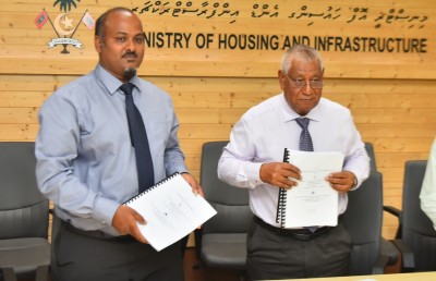 ތިން މަޝްރޫއެއްގައި ހައުސިން މިނިސްޓްރީން ސޮއިކޮށްފި