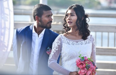 ތާރީޚީ ބްރިޖުން މިއަދު ގުޅުވައިލަ ދިނީ ލޯބިވެރިން