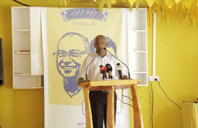 އިތުރަށް ލޯން ނަގާނެ ކަމެއް ނެތް، ޒިންމާ ނަގަން ޖެހޭނީ ރައީސް ޔާމީން: އިބޫ
