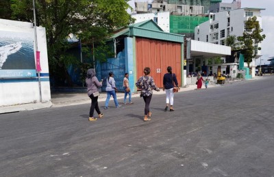 ބްރިޖާ ގުޅޭ ބޮޑުތަކުރުފާނު މަގުގައި ތާރު އަޅައިފި