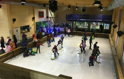 މިނިސްޓަރު ޒެނީޝާގެ އީދު ދައުލަތުގެ ބެލުމުގެ ދަށުގައި ތިބި ކުދިންނާއެކު