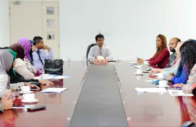 ވަޒީފާ އަދާކުރަމުން، ނަރުހުންނަށް ކިޔެވުމުގެ ފުރުސަތު ހޯދައިދެނީ