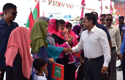 އިދިކޮޅު ލީޑަރުން ތިބީ ފުޅިއެއްގެ ތެރޭގައި، މަތި ނެގެން އޮތީ ނަޝީދަށް އެކަނި: ރައީސް ޔާމީން