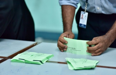 ކުރިމަތި ނުލިޔަސް ވޯޓު އޮފިޝަލުންނަށް! މެޖޯރިޓީ ފޮށީގައި ޕީޕީއެމް؟!