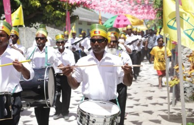 100 ވަނަ ރަށުން އިބޫއަށް ޕެރޭޑެއް!