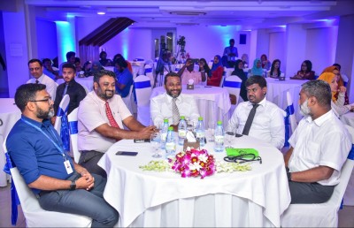 އޭޑީކޭ ހެލްތް ސްކޫލުގެ ފުރަތަމަ ބެޗުން 12 ދަރިވަރަކު ދަސްވެނިވެއްޖެ