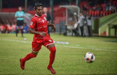 ދާދު: ރާއްޖޭން ބަރޯސާވާން ޖެހޭ ފޯވާޑް