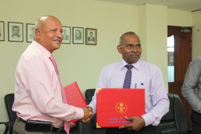 އައްޑޫގެ ދެ ސްކޫލެއްގެ އިމާރާތްތަކެއް އެޅުމަށް އަމީން ކޮންސްޓްރަކްޝަނަށް 32.9 މިލިޔަން ރުފިޔާ