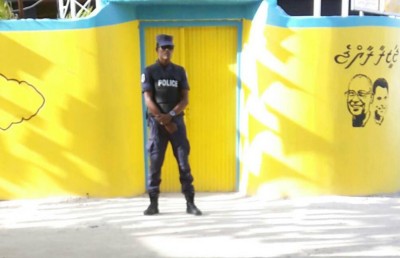 ފުލުހުން ވެސް ކެމްޕޭންގައިތަ؟