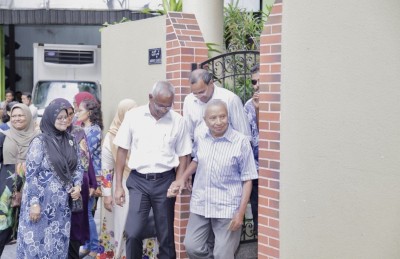 އުމަރު ޒާހިރު އިދިކޮޅު ޕާޓީތަކުގެ ޖަލްސާގައި