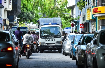 ފުލުހުން ވެސް ކެމްޕޭންގައިތަ؟
