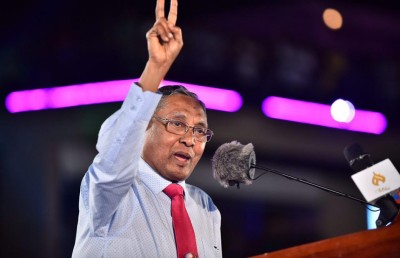 ތިއިންބޭފުޅެއްގެ އެންމެ ލޯލާރިއެއްގައި ވެސް އަޅުގަނޑު ނުޖެހޭނަން