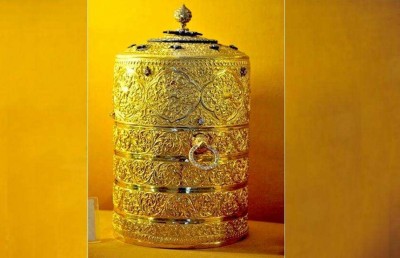 އިންޑިއާ އިން ވަގަށް ނެގި ރަނުގެ ތަށިބަރި ހޯދައިފި