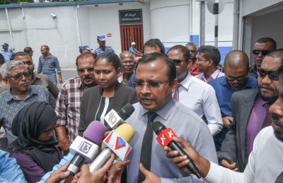 ރިޔާޒު ބަންދުގައި ބަހައްޓާފައިވަނީ ގާނޫނީ އަސާސެއް ނެތި: ވަކީލުން