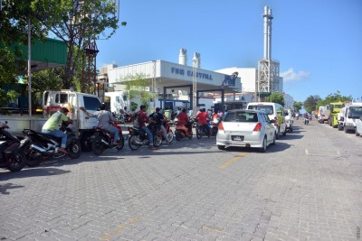 ކިޔޫ ބޮޑީ ބާޒާރަކު ނޫން، ޕެޓްރޯލް ޝެޑްތަކުގައި!