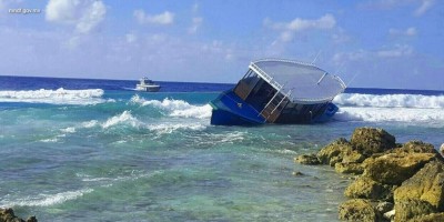 ފަތުރުވެރިން ގޮވައިގެން ދަނިކޮށް ފަރަށް އެރި ދޯނި އެހެލައިފި