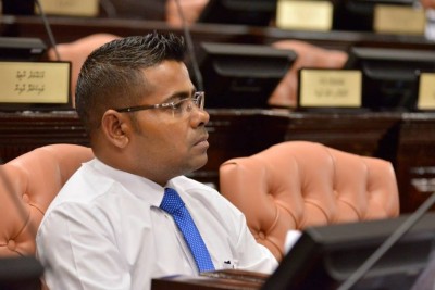 އަތްނުފޯރާ ފަށަށް ފުލެޓުގެ އަގު އުފުލެމުންދާ ކަމަށް ބުނެ ރުކުމާ މަޖިލީހަށް ގަރާރެއް ހުށަހަޅައިފި
