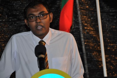 ފުލުހުންގެ ސައިކަލްތަކުގައި ހުޅުޖަހާނެ ކަމުގެ އިންޒާރު ދިން ކަމަށް ބުނެ ދިއްދޫ ކުރީގެ ކައުންސިލަރަކު ހައްޔަރުކޮށްފި
