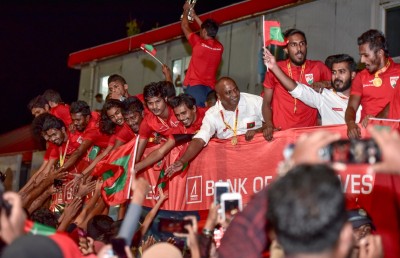 ބޮޑު ބޯޓުން އައި ރަން ޓީމަށް ލޯބި ބަންޑުންކޮށްލައިފި
