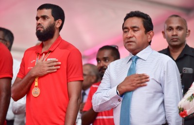 ބޮޑު ބޯޓުން އައި ރަން ޓީމަށް ލޯބި ބަންޑުންކޮށްލައިފި