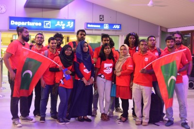 ކޮކާކޯލާގެ ނަސީބުވެރިން ޔޫރޯ ބަލަން ޕެރިހަށް ފުރައިފި