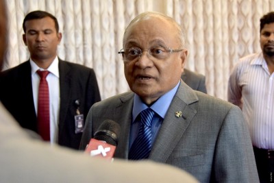 އުމަރަކީ ޝަރަފުވެރި ނަޒާހަތްތެރި ބޭފުޅެއް ކަމަށް މައުމޫން ވިދާޅުވެއްޖެ