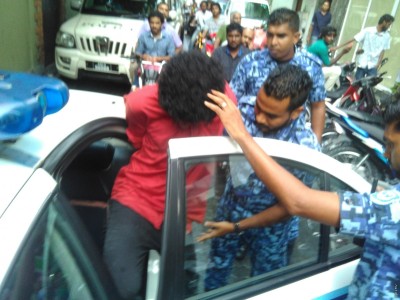 މާރާމާރީ ހިންގަން ވަޅި ހިފައިގެން ހުޅުމާލޭ ފެރީއަށް އަރަން އުޅުނު މީހަކު ހައްޔަރުކޮށް މުއްދަތު ޖަހައިފި