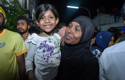 "ބައްޕަ ދުނިޔޭގައި ހުރި ނަމަ މިނިވަން ވާނެ ދޯ؟"