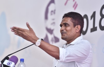 މީހުން ރުޅި ގަދަވި ނިހާންގެ ރައްދު: "ތެޅިފޮޅެނީ ކީއްވެ، ހަމަޖެހިބަލަ!"