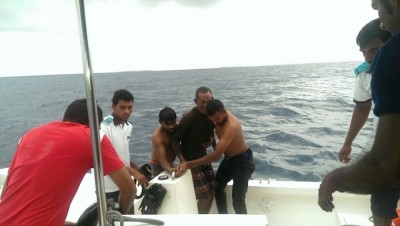 ކަނޑުވެފައިތިބި ދެ މީހަކު ސަލާމަތްކޮށްފި