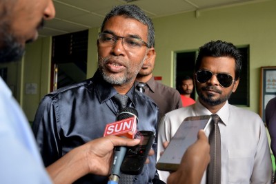 ވަކީލަކާ ނުލައި އޭސީސީގެ ތަހުގީގަށް މައުލޫމާތުދޭން އީސީގެ ރައީސް ދެކޮޅު ހައްދަވައިފި