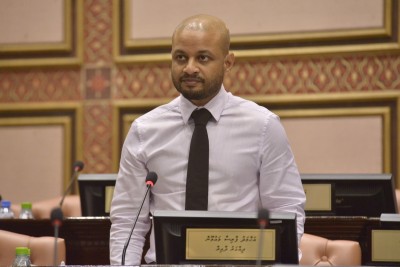 ފާރިސަށް ފިޔަވަޅު އެޅުމަކީ އިންސާފެއް ނޫން، އޭނާ އަމަލު ކުރެއްވީ ރަނގަޅަށް: މައުމޫން