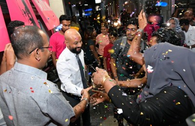 ބޭއިންސާފުން ޖަލުގައި ހުރުމަކީ ކޮށްދެވުނު ޚިދުމަތެއް: ފާރިސް