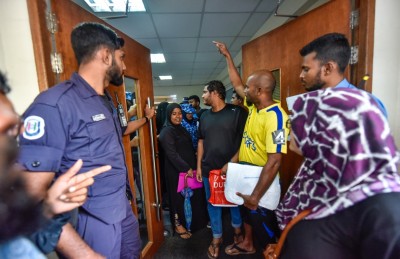 ފޯމް ހުށަހަޅަން ފުރުސަތު ނުދިނުމުން އިހުތިޖާޖު ކޮށްފި