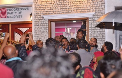 ރައީސް ވެސް މުޒާހަރާއަށް، ވިދާޅުވީ އިލެކްޝަންސް ކޮމިޝަނަށް ވަނީ ނުފޫޒު ވަދެފައި ކަމަށް