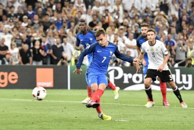 #LIVE: #Euro2016 Semifinal: SecondHalf: Germany 0-2 France