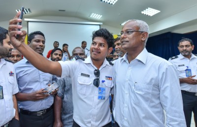 ކަސްޓަމްސްގެ މުވައްޒަފުންނާ ދޭތެރޭ ތަފާތު ކުރުމެއް ނޯންނާނެ: އިބޫ