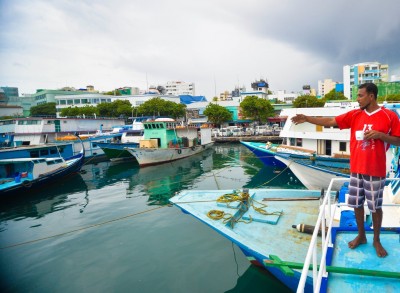 އަތޮޅުތެރޭ ބޯޓްތަކަށް މާލޭ ބަނދަރުން ޖާގަ ނުލިބިފައި!