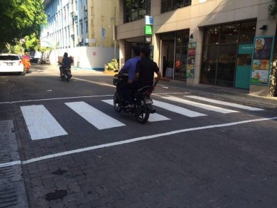 ޓުރެފިކް ނިޝާންތަކުގެ ކުލަ ބަދަލުކުރަނީ ބައިނަލްއަގުވާމީ އުސޫލްތަކަށް ފައްތަން: ހައުސިން