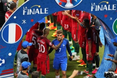 ރަން ބޫޓު ގްރީޒްމަންއަށް، ރިހި ބޫޓް ރޮނާލްޑޯއަށް