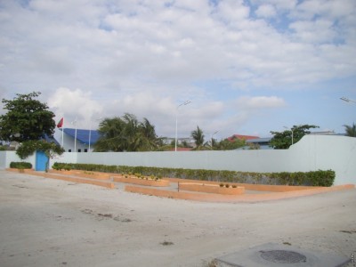 ތިން މީހަކަށް ހައްގު ނޫން ވަޒީފާއެއް ދިން ކަމަށް ބުނެ، ފެނަކައިގެ މުވައްޒަފެއްގެ މައްޗަށް ދައުވާކުރަން ފޮނުވައިފި