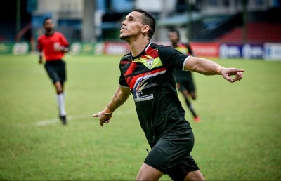 ފައިސާ ނެތުމުން އީގަލްސް އިން ދެ ކުޅުންތެރިން ދޫކޮށްލައިފި