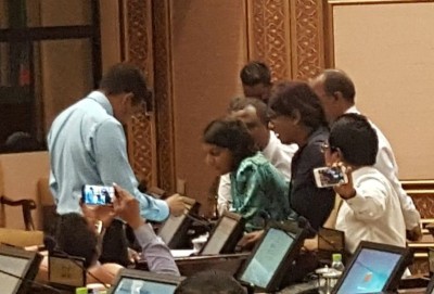 މަހުލޫފަށް އިއްވި ޖަލު ހުކުމާއި ދެކޮޅަށް އިދިކޮޅު މެމްބަރުން މަޖިލީހުގައި އިހުތިޖާޖުކޮށްފި