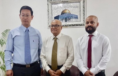 ޗައިނާ ސަފީރާއި ކުރީގެ ރައީސް މައުމޫން ބައްދަލުކުރައްވައިފި