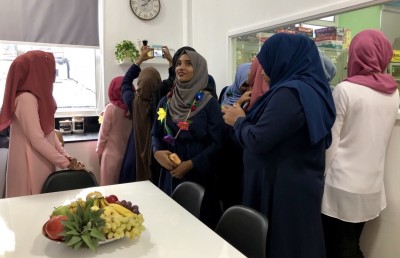 ޓީޗަރުންގެ ދުވަހުގެ ޚާއްސަ ހަދިޔާ: ސައި ކޮޓަރިއެއް