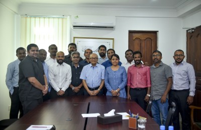 މައުމޫން، 12 މެމްބަރުންނާ ބައްދަލުކުރައްވައިފި