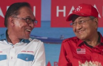 ޕާލަމެންޓުގެ ގޮނޑި ކާމިޔާބު ކުރައްވައި އަންވަރު އަލުން ސިޔާސީ ދާއިރާ އަށް