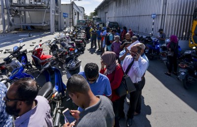 އެއް ބަޔަކު ކެތްތެރިކަމާ އެކު، އަނެއް ބަޔަކު ކިއު ފެޅުމުގައި!