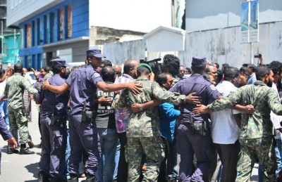 މާދަމާގެ އަޑުއެހުމަށް ވަނުމަށް ނަން ނޯޓުކުރުން ހެނދުނު 8:30-9:45 އަށް