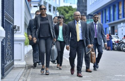 އަނގޮޓި ގެނައީ ޝަރީފް: ވަކީލުން، ސިއްރު ހެއްކާ މެދު ގޮތެއް ނިންމުން މާދަމާ ހެނދުނު